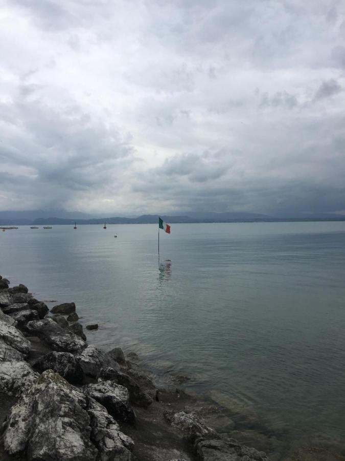Apartament Casa Della Regina Sirmione Zewnętrze zdjęcie